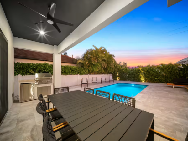 Luxury retreat in Naples - 4-Bedroom Home with Private Pool